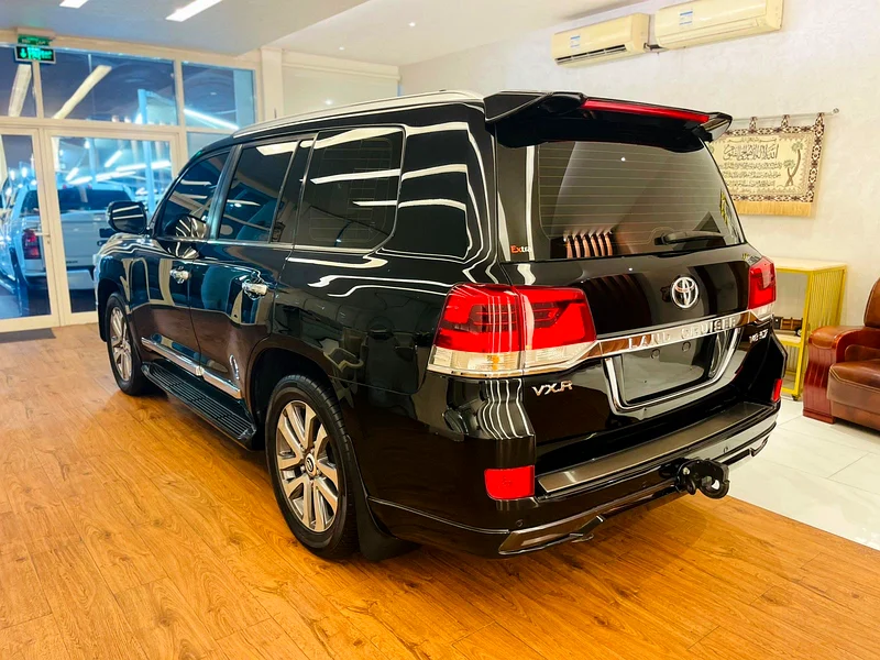 Land Cruiser model 2017 VXR 5.7 Gulf Space, full options, very clean car63158340171266112