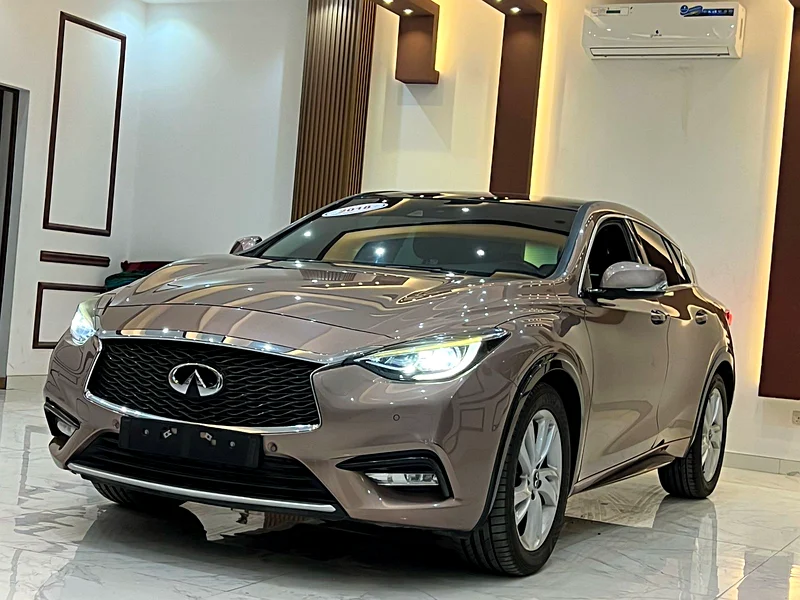 Infiniti Q30 2018 GCC original paint63134992472194112