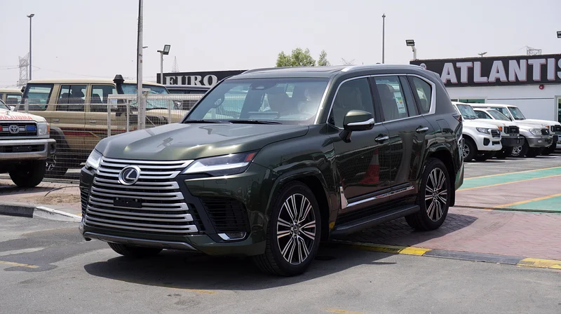 ليكسوس LX600 موديل السيجنيتشر 2025 بدون نظام مارك ليفينسون باللون الأخضر/البيج63149581134593111