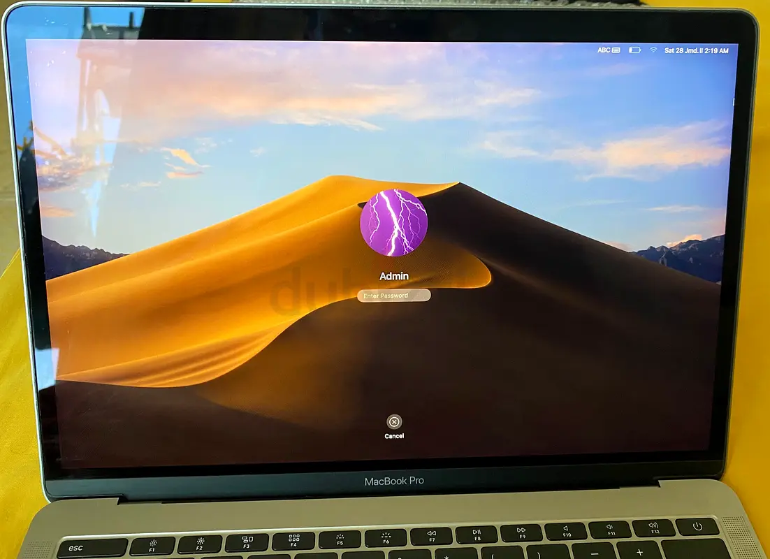 MacBook Pro 2017 i5 7th gen63255533944834113