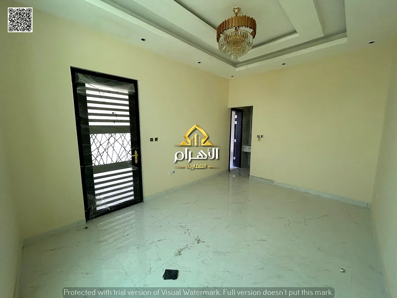 Townhouse villa for sale, luxurious finishing, natural stone facade, consists of 5 bedrooms, 6 bathrooms, a living room, a large kitchen, a prime loca63893128904577111
