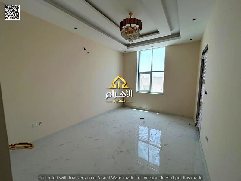 Townhouse villa for sale, luxurious finishing, natural stone facade, consists of 5 bedrooms, 6 bathrooms, a living room, a large kitchen, a prime loca63893128904577113