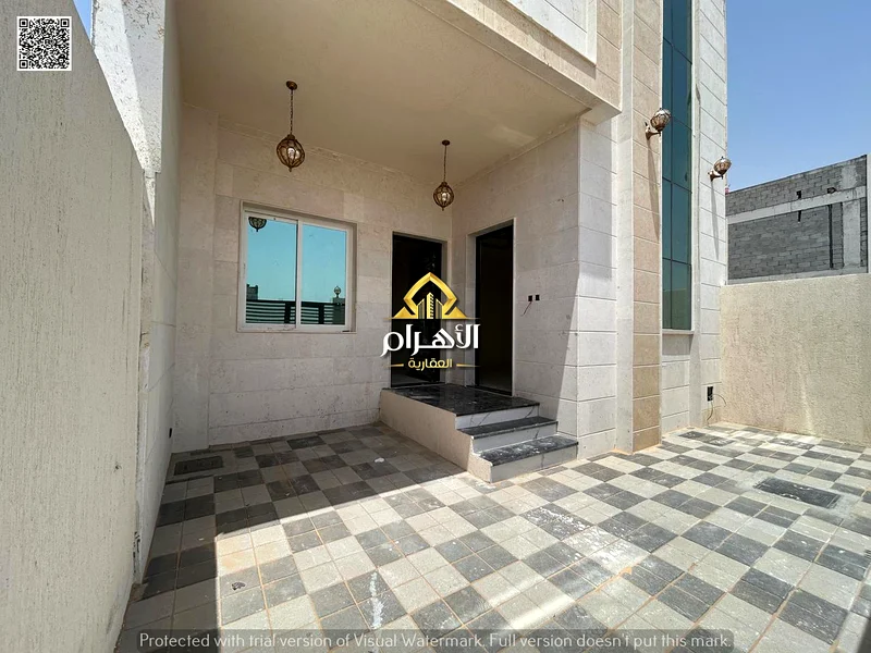 Townhouse villa for sale, luxurious finishing, natural stone facade, consists of 5 bedrooms, 6 bathrooms, a living room, a large kitchen, a prime loca63893128904577110