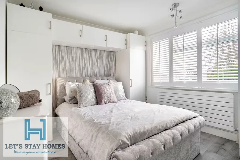 Close to Metro | Pool & Gym | Free Parking | Safe 24/7 | Surprisingly Affordable63169454741123113