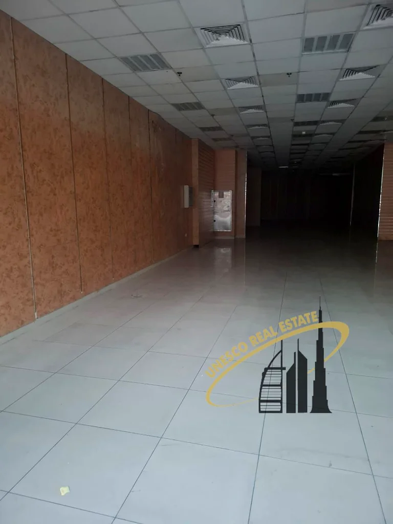 "Spacious Shop for rent in Al Muteena, Prime Location in Deira, Dubai"62935673443331111