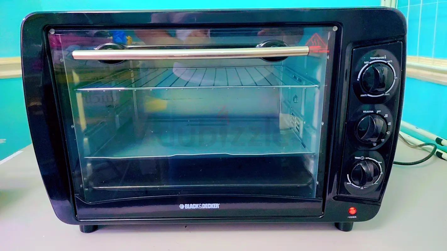 Versatile Electric Oven - Perfect for All Your Baking Needs!