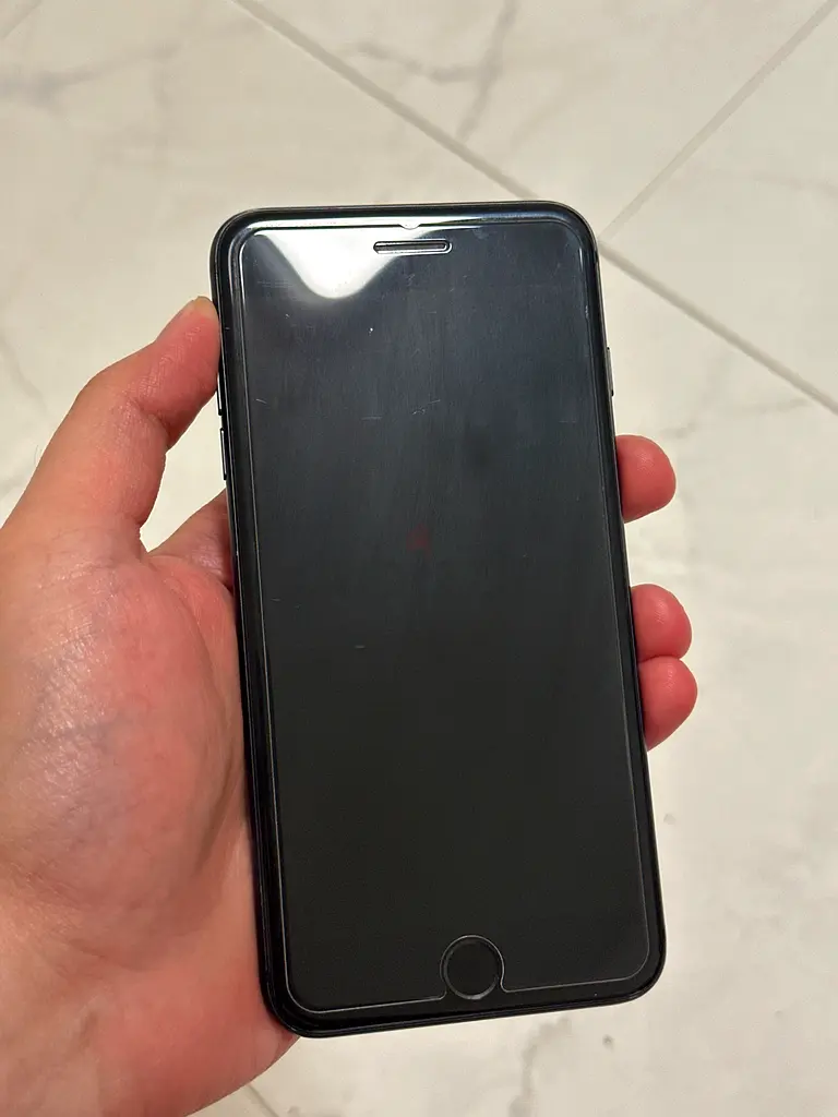 iPhone 7 Plus 300 dirhams63214903307011111