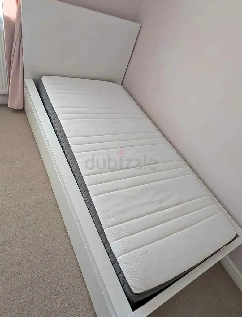 سرير أطفال من إيكيا طراز مالم مع ماتراز من إيكيا63179865775747111