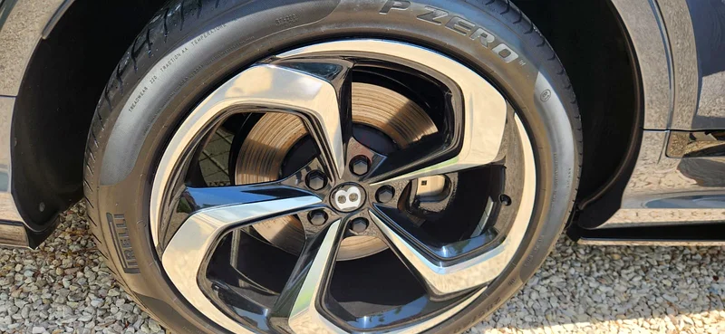 Bentley Bentayga V8 S Special Edition under dealership warranty service contract63177103432707114