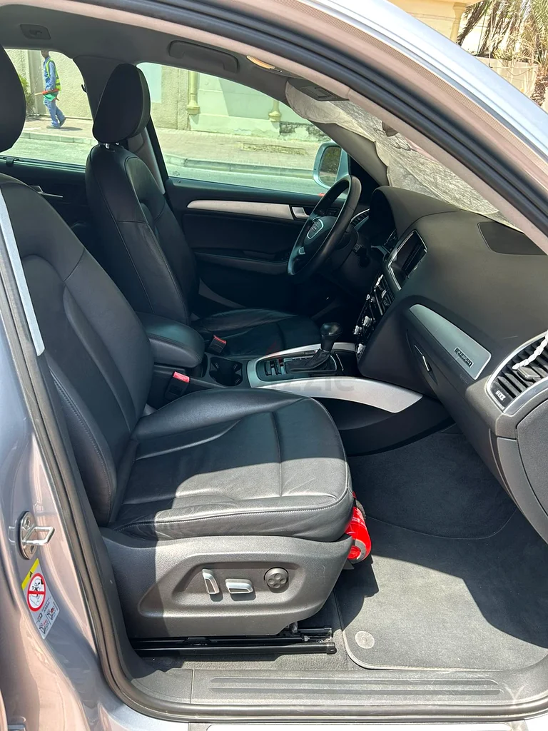 2015 Silver Q5 in pristine condition, to sell63167091099778113