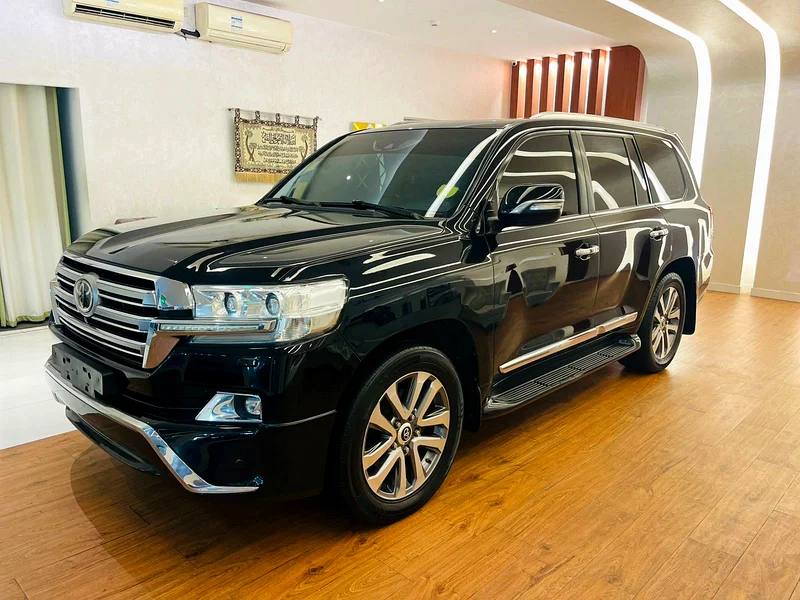 Land Cruiser model 2017 VXR 5.7 Gulf Space, full options, very clean car63158340171266111