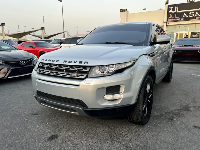 Range Rover Evoque 2015 Gulf model with panoramic roof, fully optional, in excellent condition63152291072641113