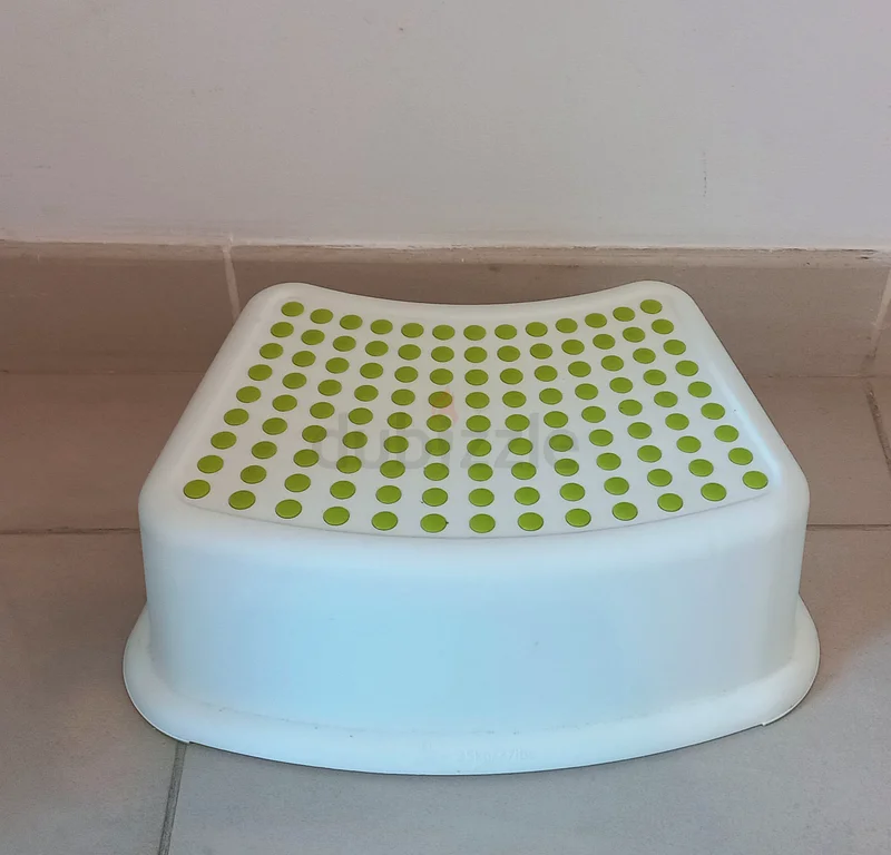 IKEA CHILDRENS STOOL63206394486147111