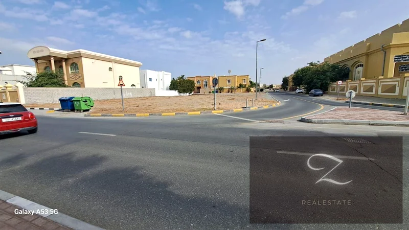 أرض سكنية للبيع في الشارقة / العجوز، قرب الشارع الرئيسي وطريق المطار وطريق الشيخ محمد بن زايد63194075227650113