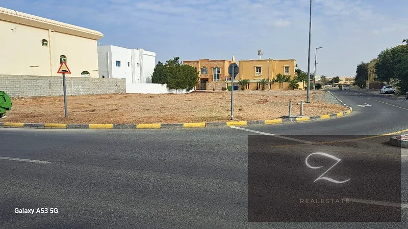 أرض سكنية للبيع في الشارقة / العجوز، قرب الشارع الرئيسي وطريق المطار وطريق الشيخ محمد بن زايد63194075227650111