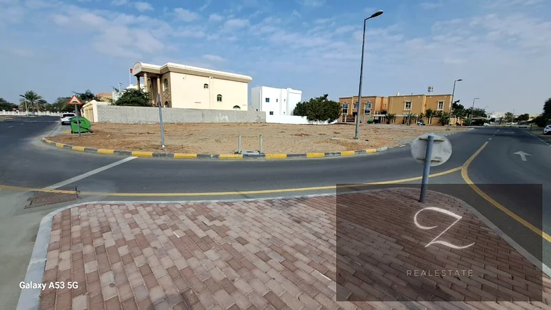 أرض سكنية للبيع في الشارقة / العجوز، قرب الشارع الرئيسي وطريق المطار وطريق الشيخ محمد بن زايد63194075227650110