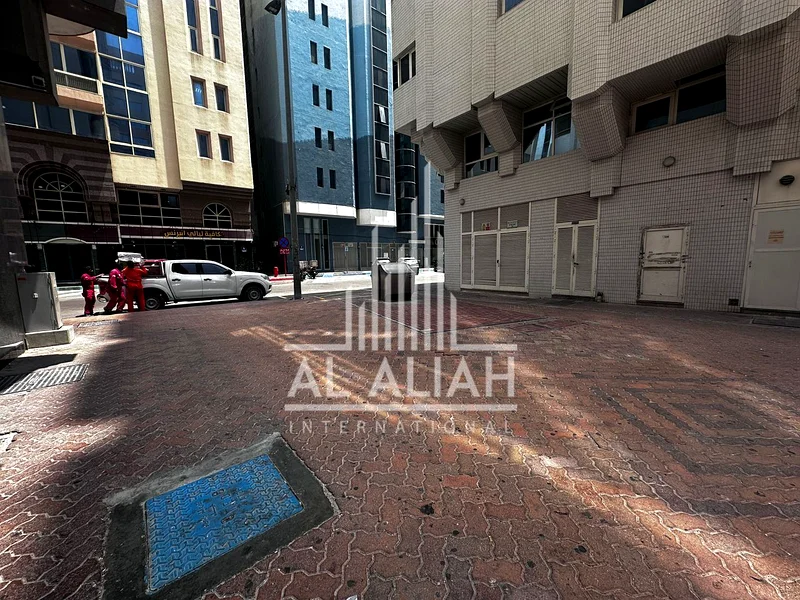 مكتب مساحته 1210 قدم مربع مع إطلالة على المدينة في شارع الفلاح62933687293827111