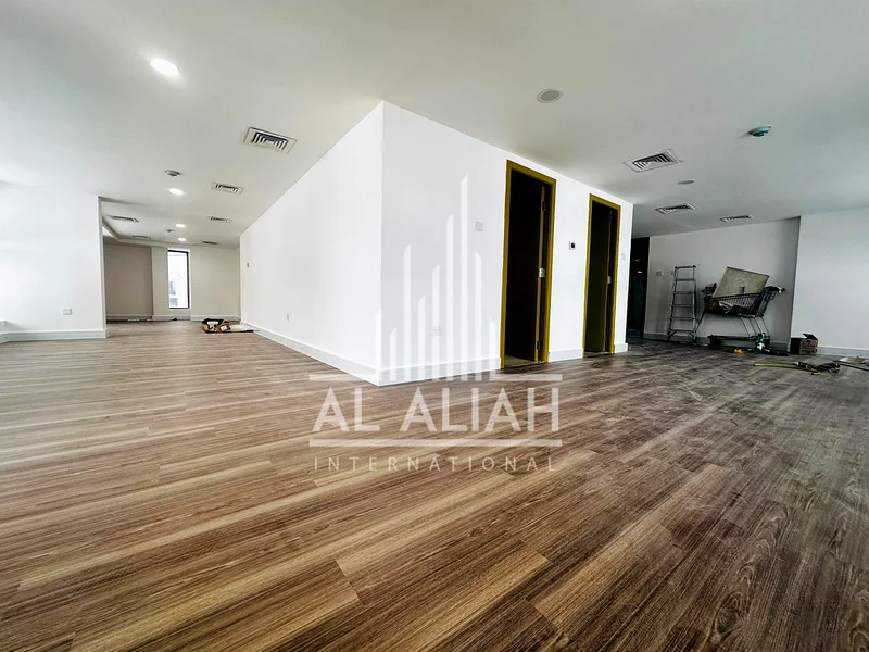 مكتب مساحته 1210 قدم مربع مع إطلالة على المدينة في شارع الفلاح62933687293827112