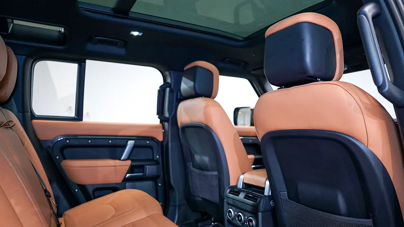 Defender 110 P525 Carpathian Edition| AED 7,597 PM | Warranty Oct-2029* | GCC63177575419521114