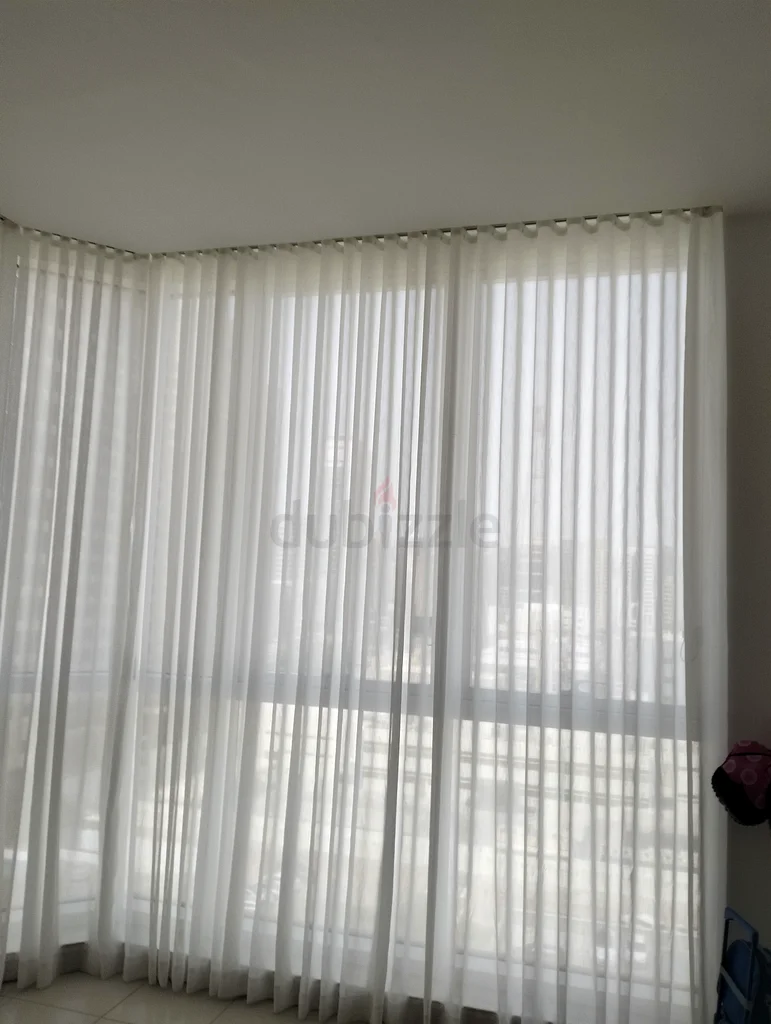 يمكننا جعل منزلك لامعًا، فالستائر تجعل منزلك أكثر جاذبية63221849798659111