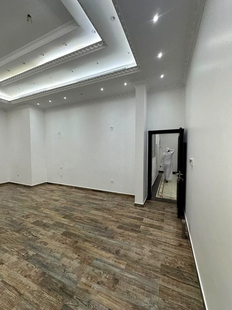 Luxury villa (7 bed room+2 living room +majlis+Garden+2 kitchen +maid room+store+parking629376191361301128