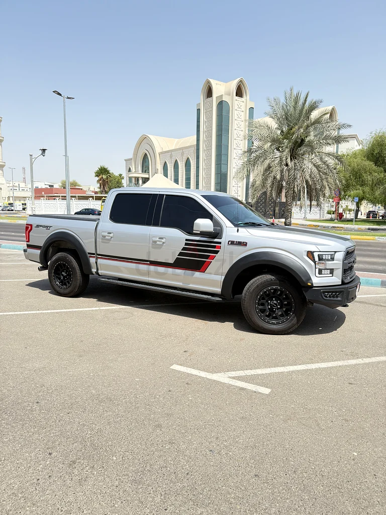 URGENT SALE | NO MAJOR ACCIDENT | 2015 F-150 (Raptor kit)63150948494851111