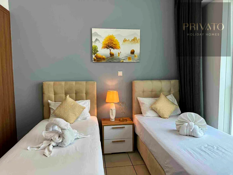 Bright and Spacious l Family SetUp Apartment with view of Palm Beach63817807217666114