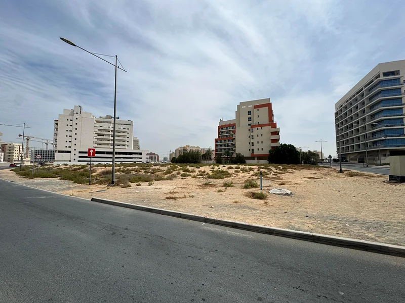 Corner | Residential with Retail | Ready63200641263491112