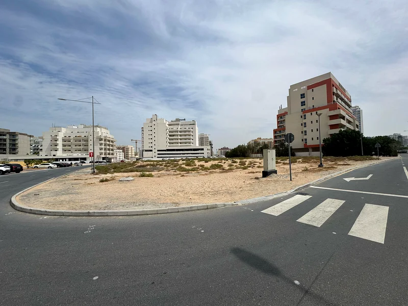 Corner | Residential with Retail | Ready63200641263491111