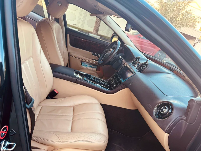 جاكوار XJL 3.0  
رزمة الفخامة   6 V 2013  
للبيع مع شاحن توربيني62934683797250113