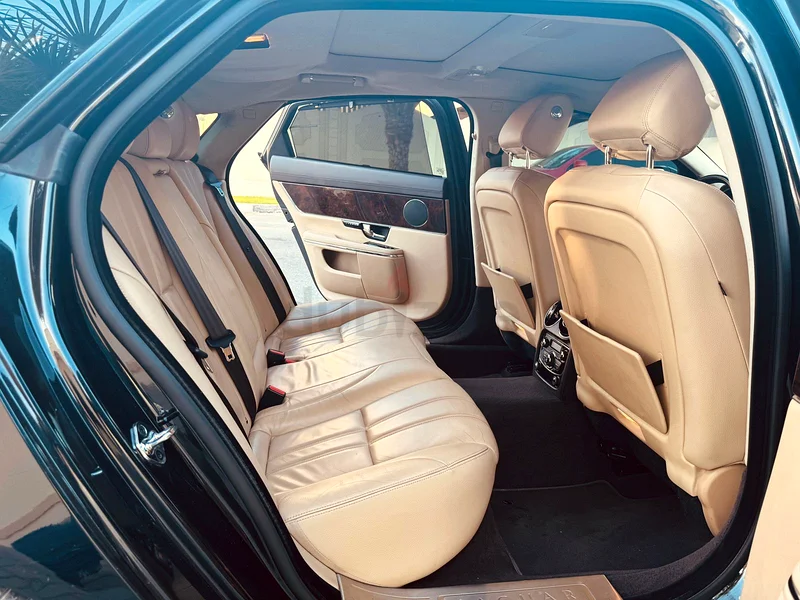 جاكوار XJL 3.0  
رزمة الفخامة   6 V 2013  
للبيع مع شاحن توربيني62934683797250112