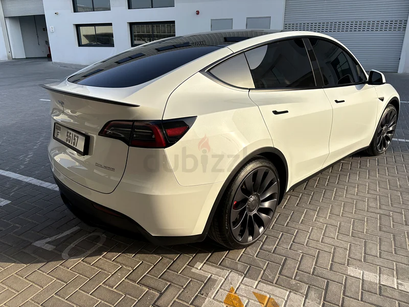 2024 Tesla model y performance low mileage fully loaded63175703762051114