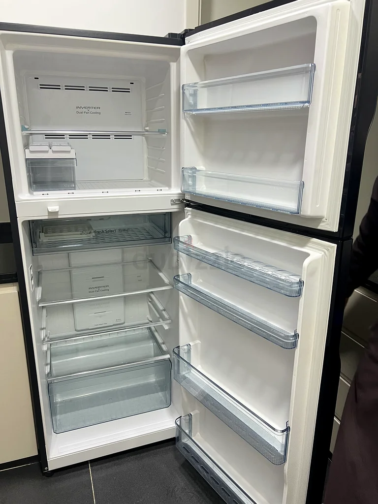 Hitachi Black Top Mount Refrigerator For Sale | 440 Litters63168521193474113