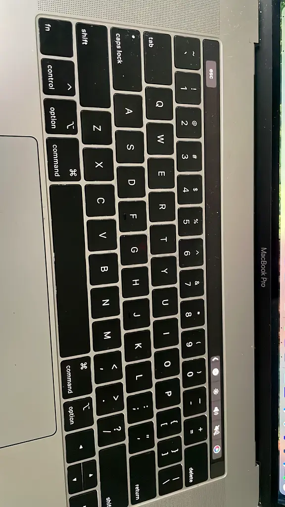 MacBook Pro 201863256604015233115