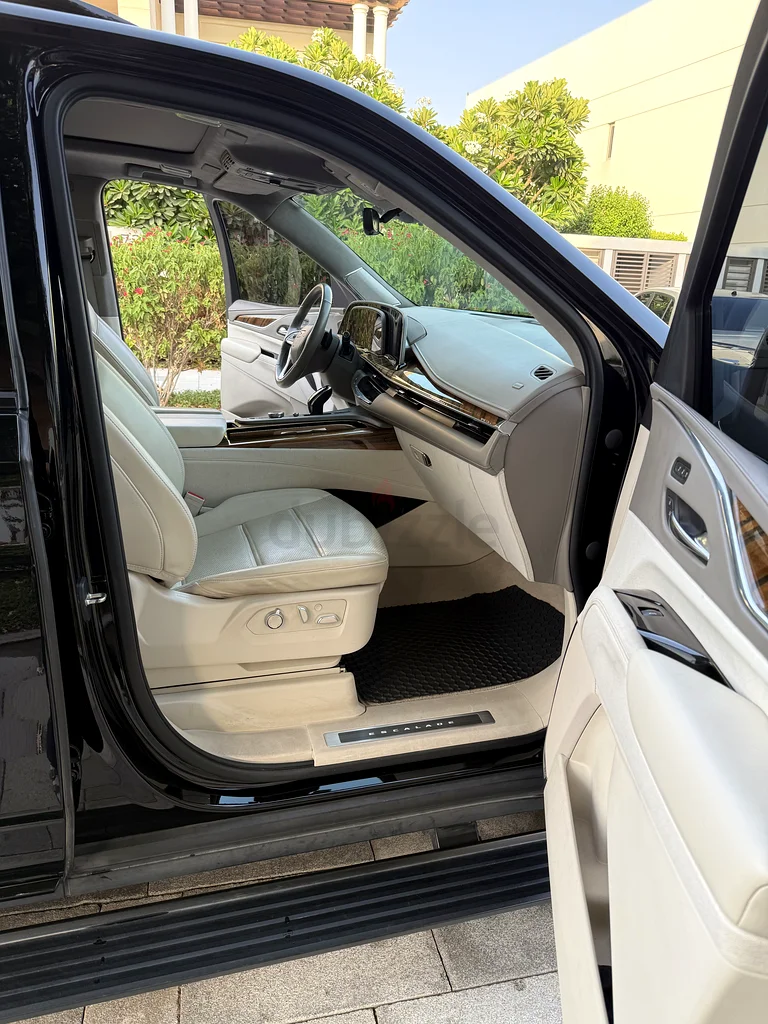 Cadillac Escalade 2021 GCC Spec One owner Full Service History from Al Ghandi. Extended warranty63176619926785114