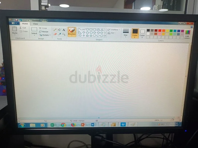 شاشة DELL مقاس 22 بوصة من نوع LED، بدقة عالية، بدون خدوش أو علامات على الشاشة. المدخلات: VGA / DVI63263515311233114