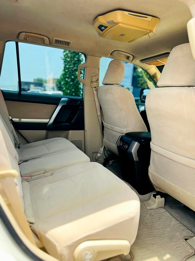 Toyota Prado // Gcc space // Cylinder 4 // down tire // Model 2011 // Good conditions63165695688707113
