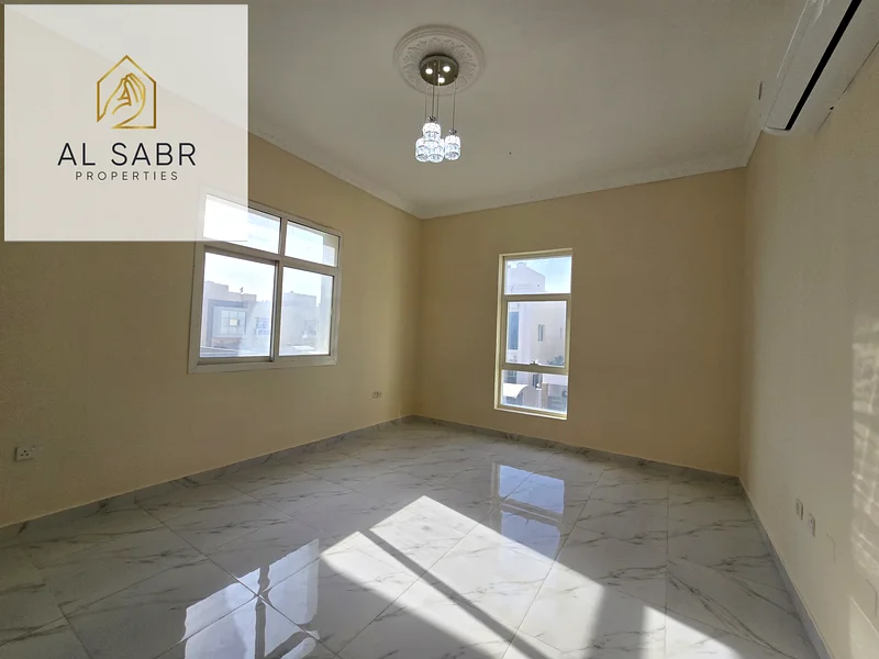 🏡 فيلا فسيحة مكونة من 5 غرف نوم للإيجار في الياسمين، عجمان | 3,200 قدم مربع | 95,000 درهم/سنة | 4 شيكات63304670030465113