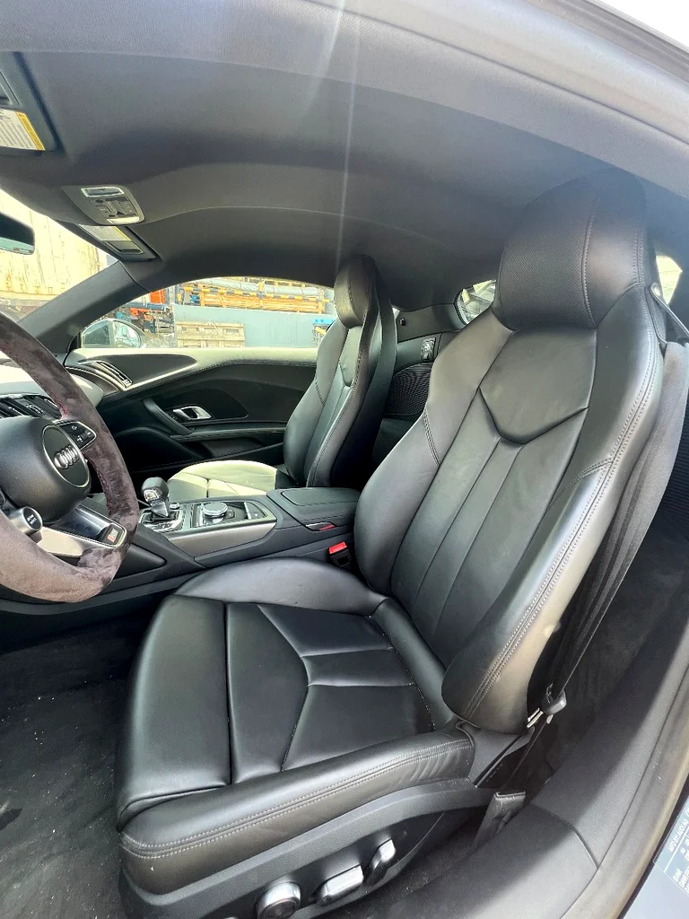 AUDI R8 V1063150024533761114