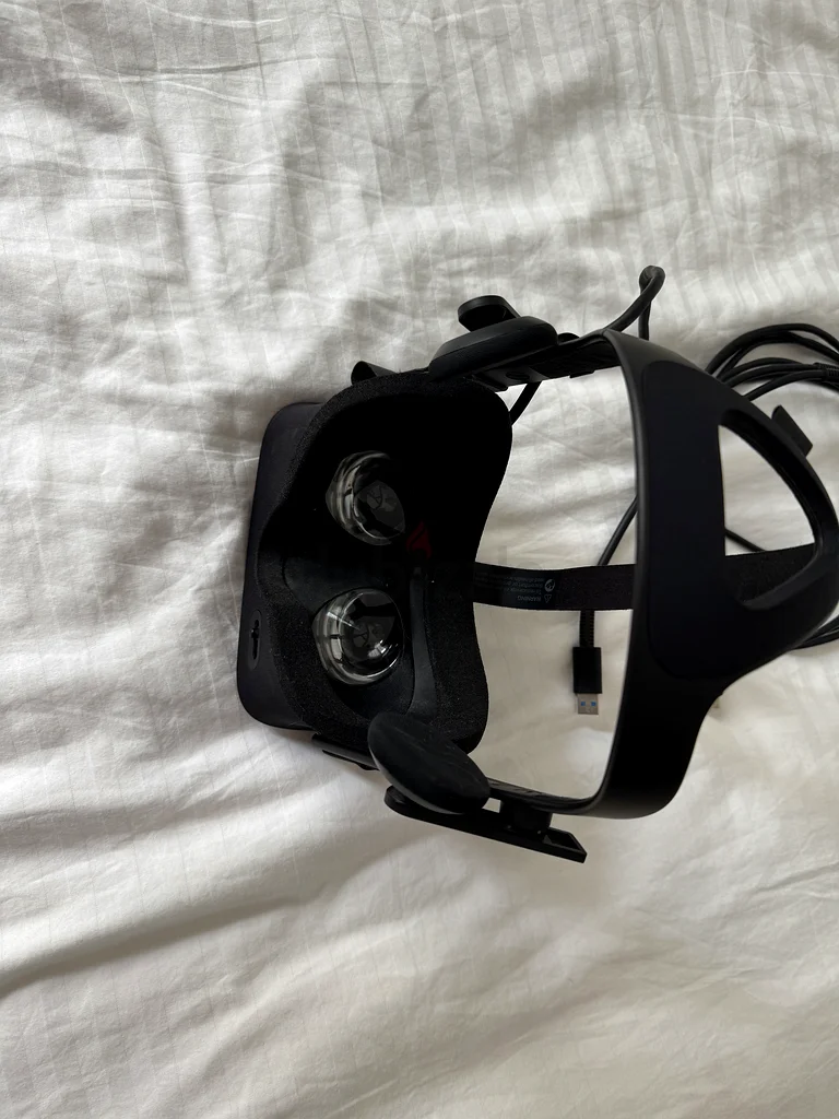 Oculus Rift CV1 مستخدم — السعر قابل للتفاوض63262933364225114