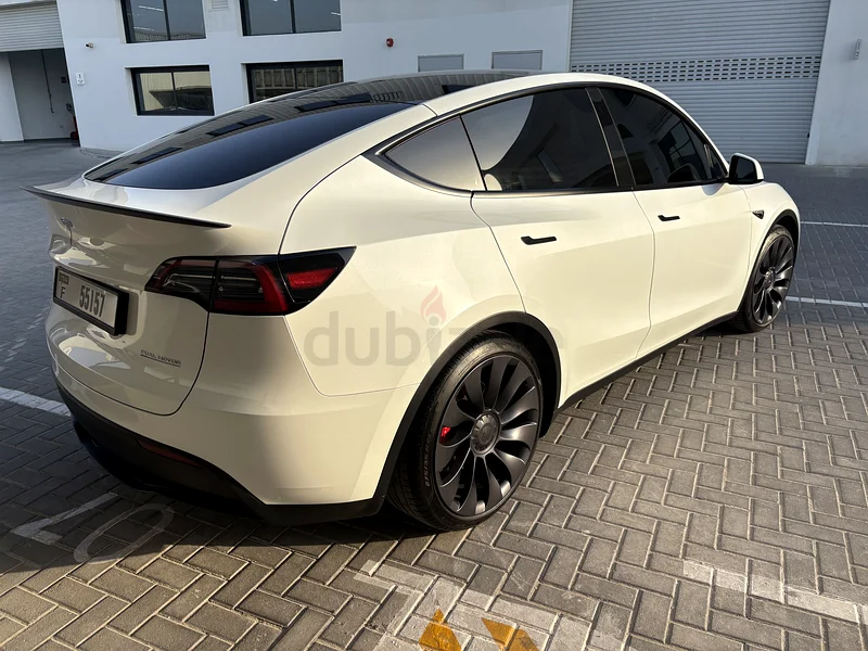 2024 Tesla model y performance low mileage fully loaded63175703762051113