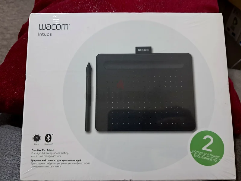Wacom Intuos Creative Pen Tablet with Bluetooth - Small size.               Perfect for Digital Art!632571182871061112