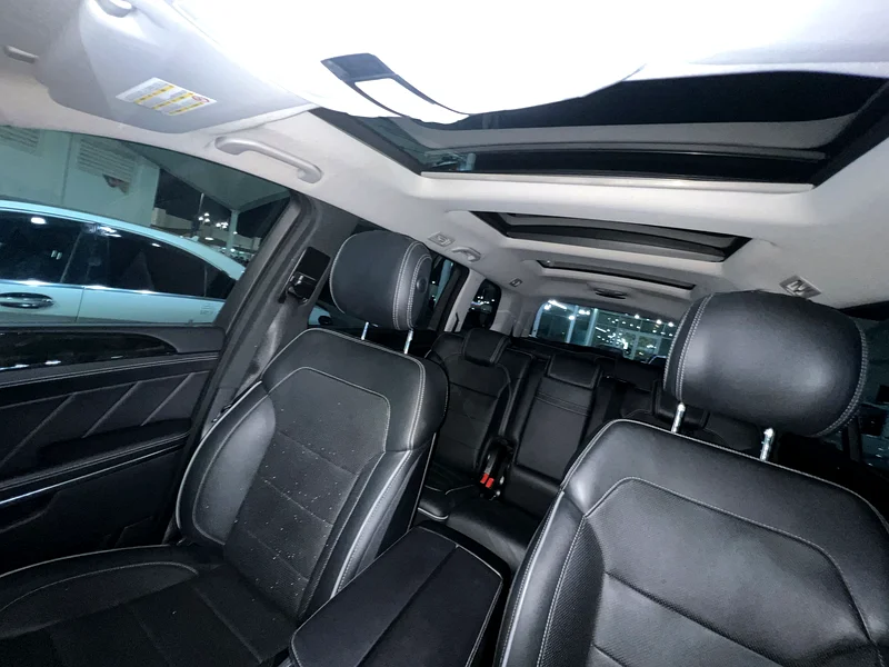 GL550_Year 2013_KMs 91000_japanese specs_7seater_V8_family car_No accident63147212133890114