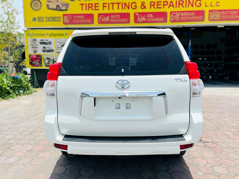 Toyota Prado // Gcc space // Cylinder 4 // down tire // Model 2011 // Good conditions63165695688707111