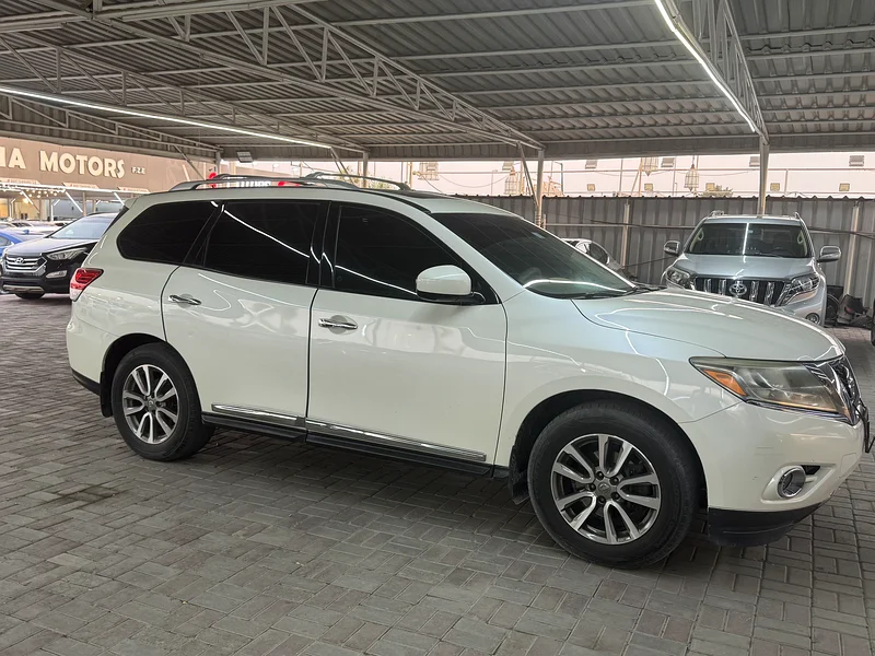 2015 Nissan Pathfinder Platinum Full Option Panorama SL Complete Specifications and in Good Condition62933685305729112