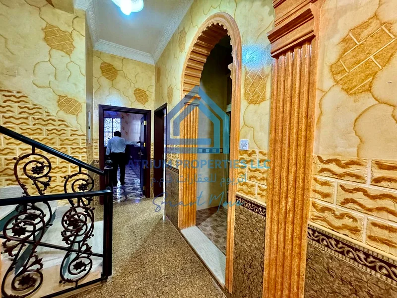فيلا فسيحة مكونة من خمس غرف نوم للبيع مع قاعتين وغرفة خادمة ومطبخين مزدوجين63869924507777113