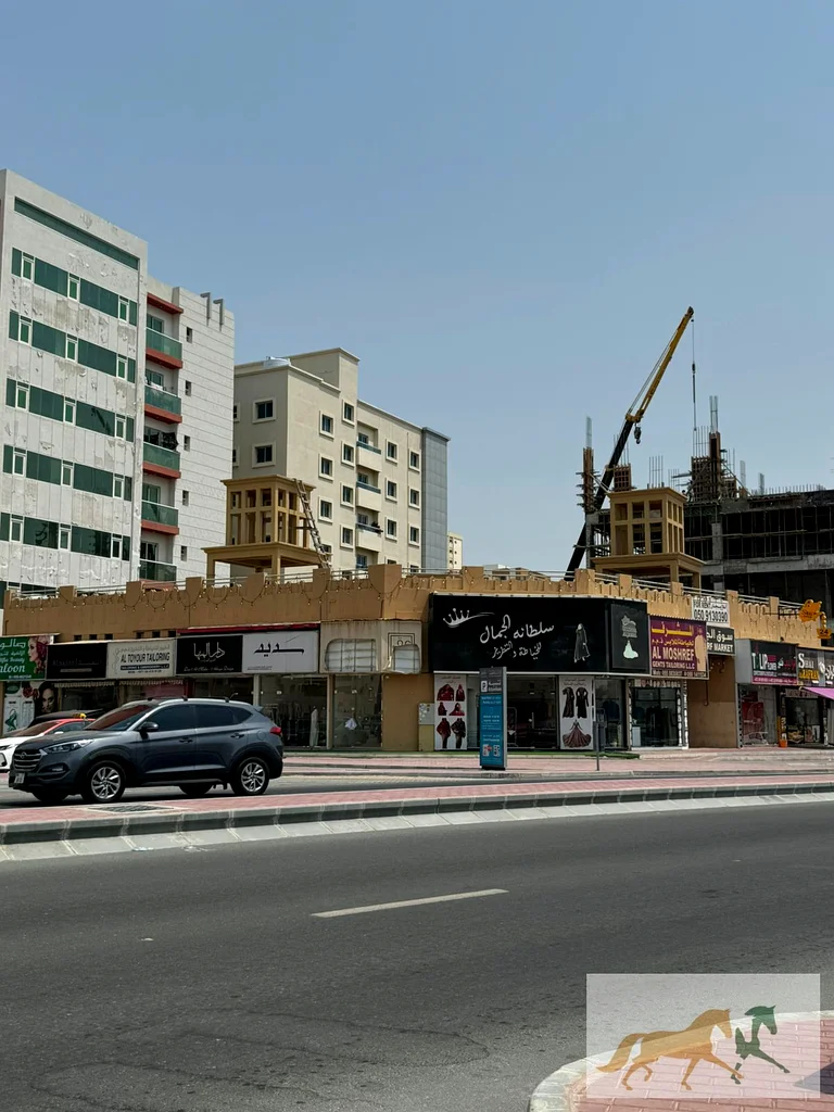 مبنى تجاري للبيع بسعر مناسب63194576418945111
