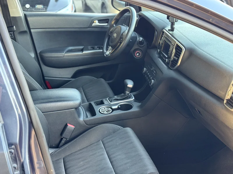 The car is in excellent condition and has no problems.63151841714305114