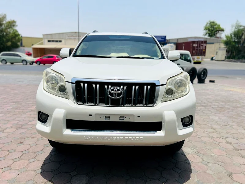 Toyota Prado // Gcc space // Cylinder 4 // down tire // Model 2011 // Good conditions63165695688707112