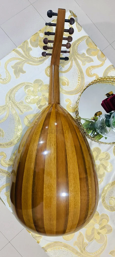Spring has returned. Unique model by Al-Atar.63198623217667112